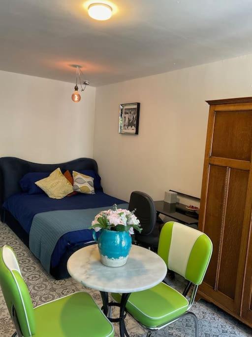 Studio2 Bright With Private Patio In * Londra